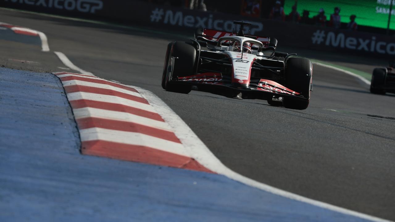 Beeld uit video: GP Mexico stilgelegd na grote crash Magnussen