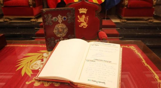 Zaragozaando I Lhistoire ecrite dans les signatures du Livre dOr