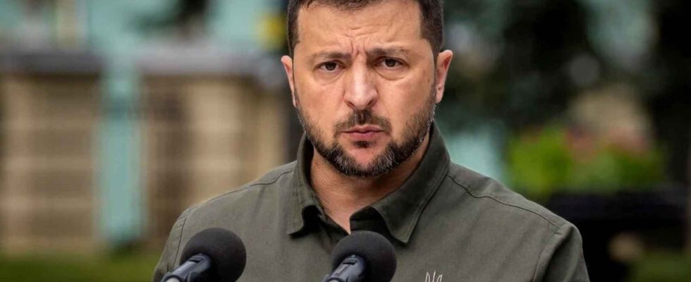 Zelensky participe au sommet de Grenade pour demander davantage de