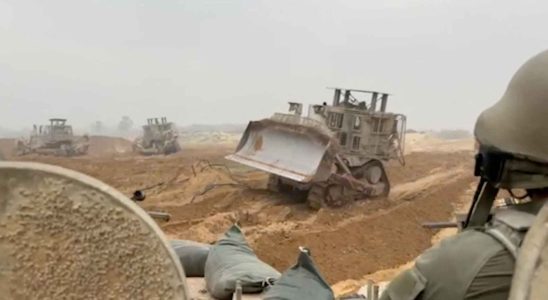bulldozers troupes scellant les tunnels et 600 bombardements par jour