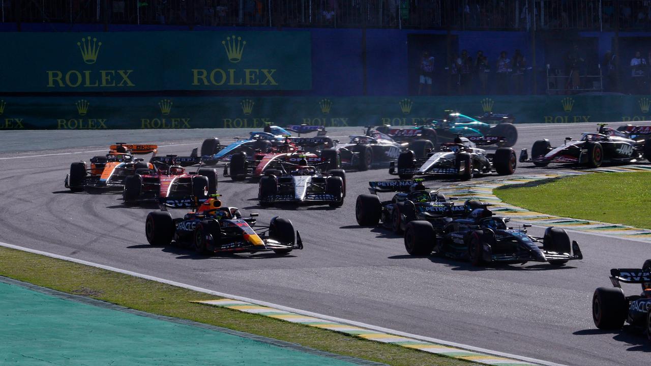 Beeld uit video: Piastri profiteert van gevecht tussen Ricciardo en Sainz
