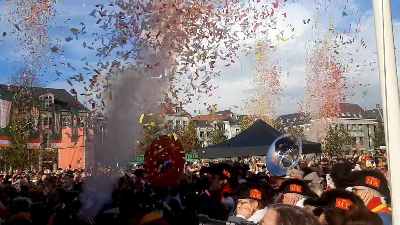 Beeld uit video: Elfde van de elfde barst met confetti los in Den Bosch