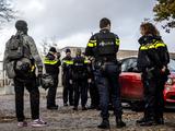 Politie zoekt agressieve man die basisschool Oisterwijk binnendrong, gebouw omsingeld