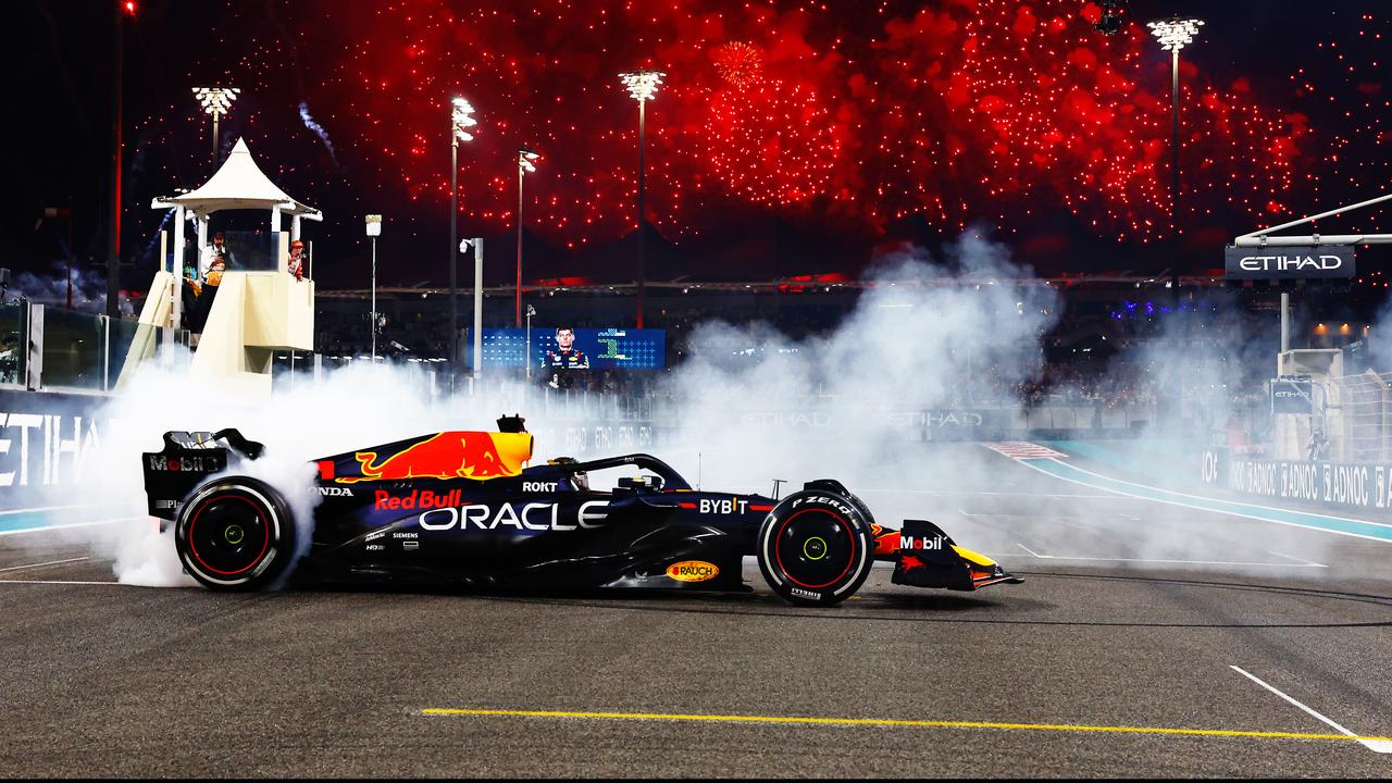 Beeld uit video: Samenvatting: Verstappen bekroont historisch seizoen met zege in Abu Dhabi