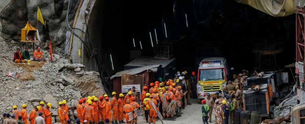 41 ouvriers coinces pendant 17 jours dans un tunnel en