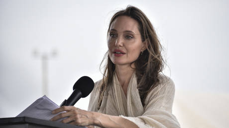 Angelina Jolie condamne Israel pour les attaques civiles — Culture