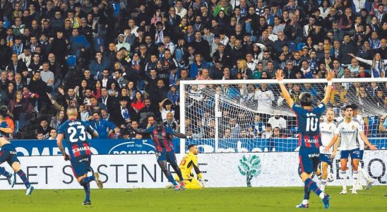 Antonio Hidalgo remet Huesca a flot