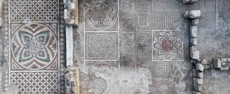 Denormes et rares mosaiques decouvertes dans une luxueuse villa romaine