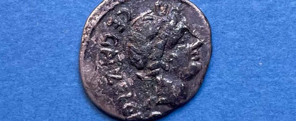 Des archeologues decouvrent des milliers de pieces de monnaie romaines