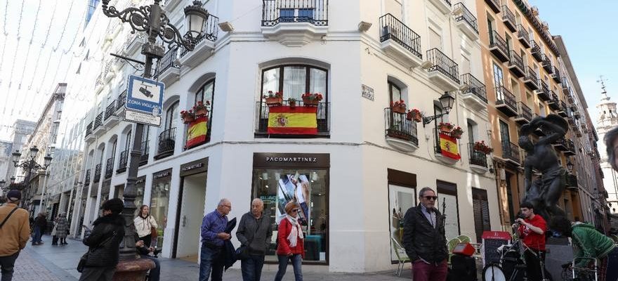 EN IMAGES Les drapeaux occupent a nouveau le devant