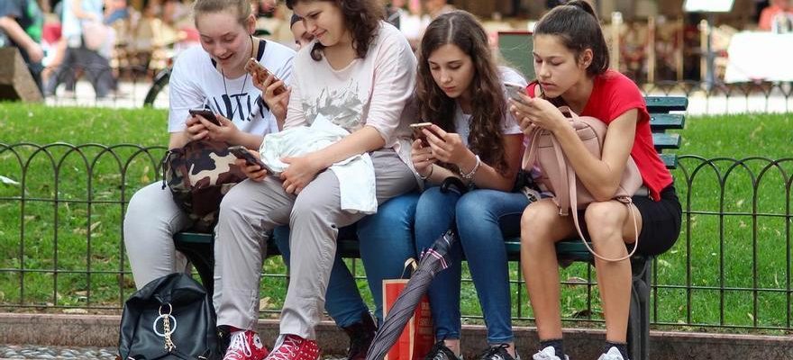 Faut il interdire les telephones portables aux moins de 16 ans