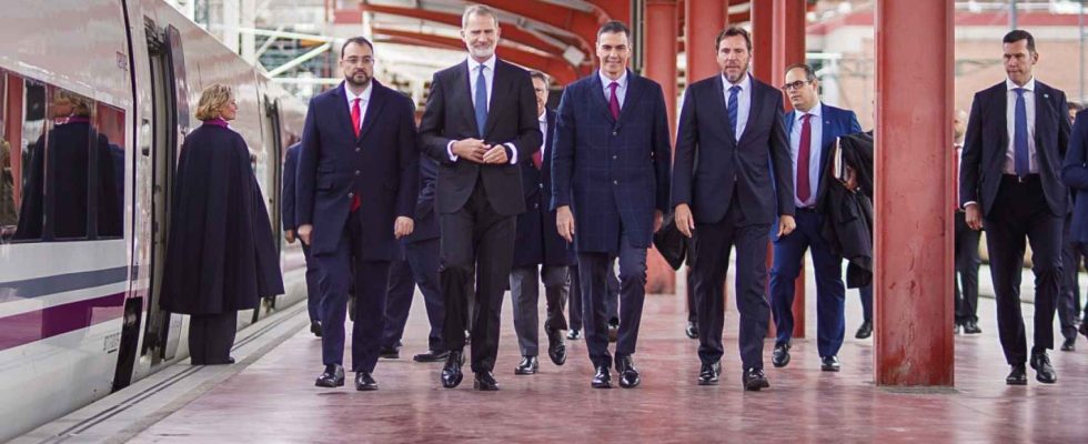 Felipe VI et Pedro Sanchez inaugurent le contournement a grande