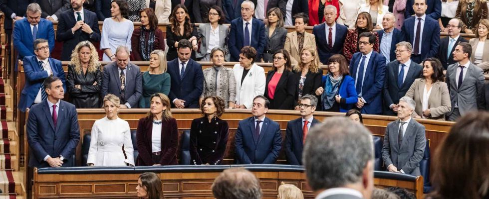 Huit ministres de Sanchez et son chef de cabinet sortent