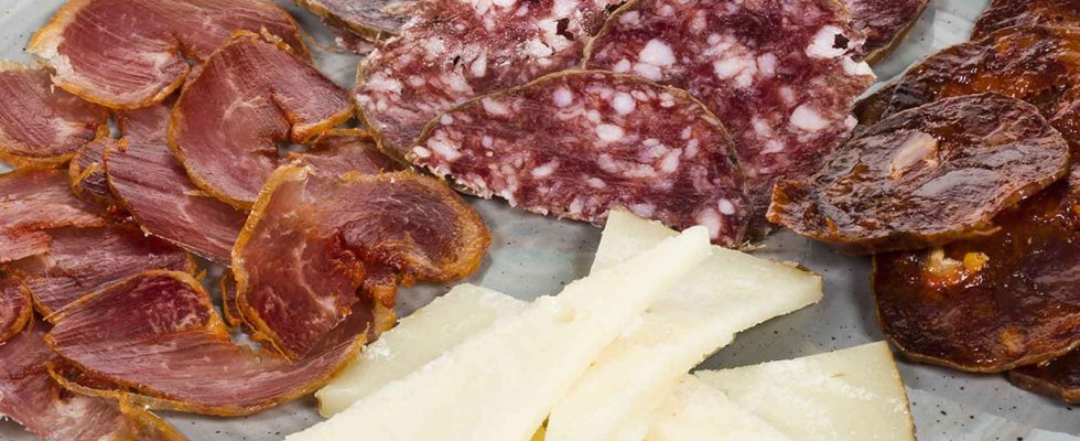 Ils ordonnent le retrait dune celebre saucisse du super