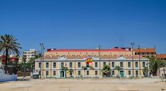 La Police arrete trois personnes pour viol collectif devant une