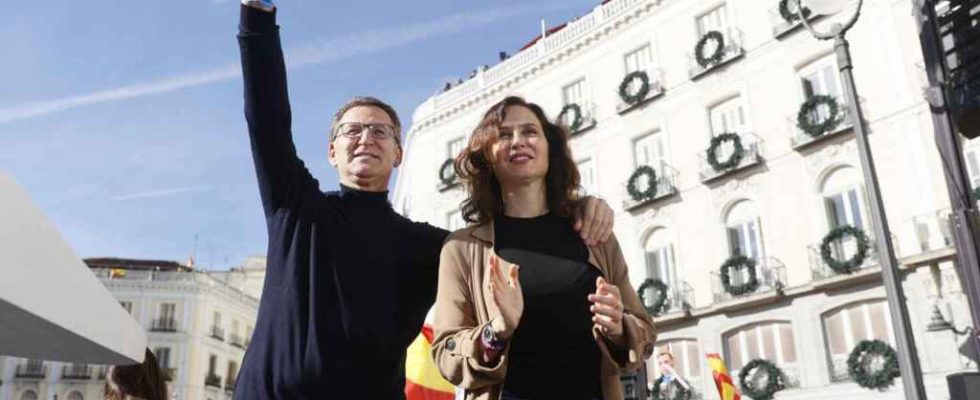 La plus grande manifestation de la democratie contre linvestiture dun