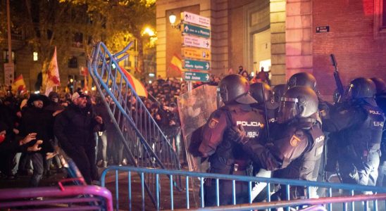 La police protege le siege du PSOE pour la sixieme