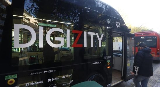 Le bus autonome transporte ses premiers passagers a Saragosse