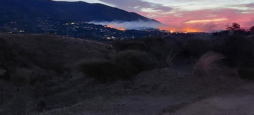 Le vent complique lextinction de lincendie de Mijas Malaga qui