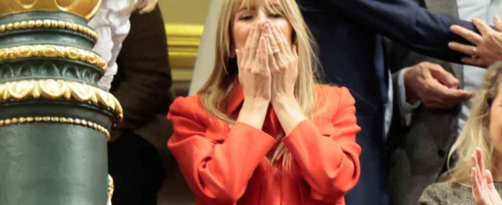 Les larmes de Begona Gomez apres la reelection de Pedro