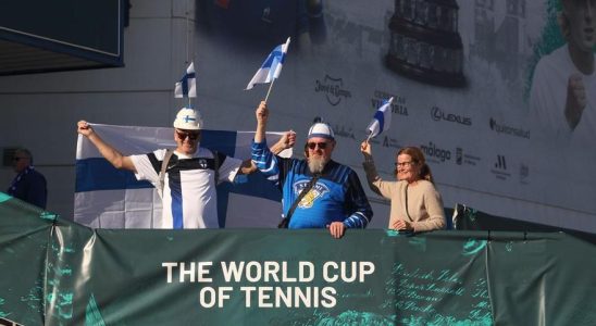 Les supporters finlandais colorent Carpena en bleu et blanc lors