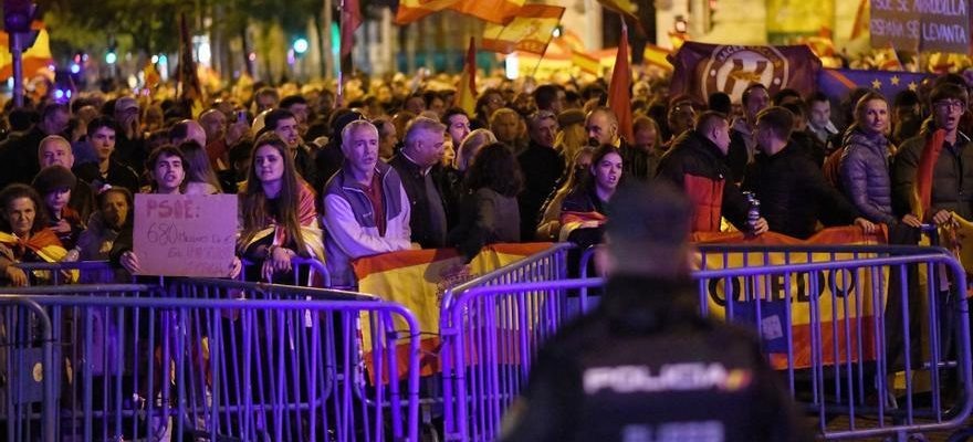 Neuvieme nuit consecutive de manifestations a Ferraz contre la loi