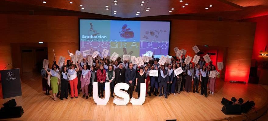 Plus de 200 etudiants de la promotion 2022 2023 des masters