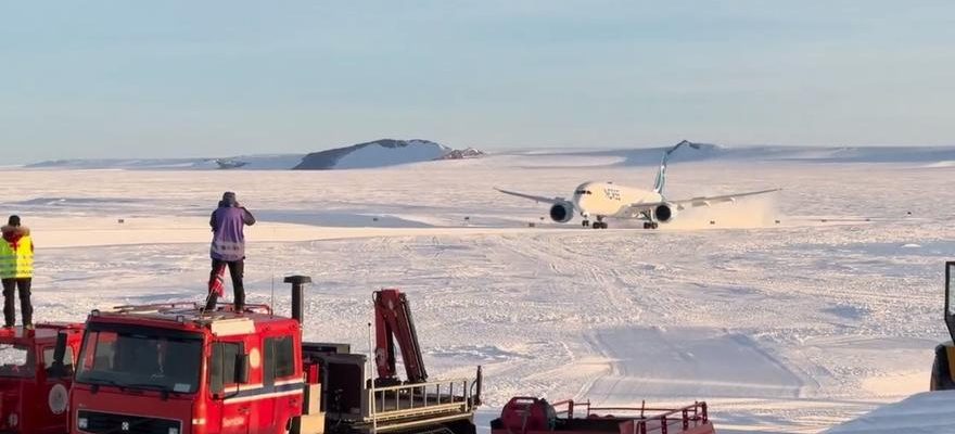 Un avion atterrit en Antarctique pour la premiere fois de