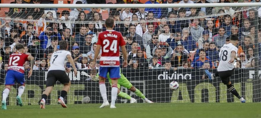 Un but sur penalty permet a Valence de se rapprocher