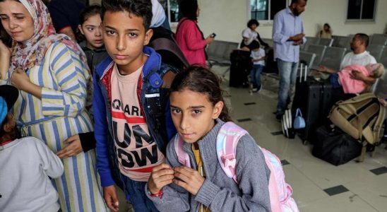 Une quarantaine dEspagnols se preparent a quitter Gaza ce lundi