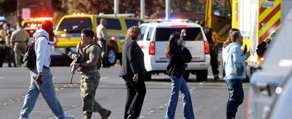 1701933837 Au moins trois morts dans une fusillade dans une universite