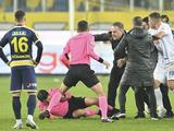 Bizar incident in Turks voetbal: woedende voorzitter slaat scheidsrechter neer