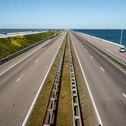 Cinq blesses apres un accident de la route a Afsluitdijk