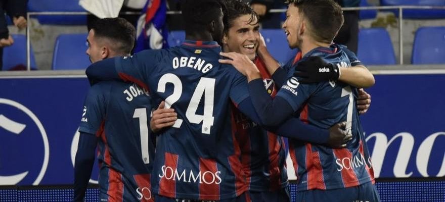 Huesca ouvre enfin le casier de la victoire a El