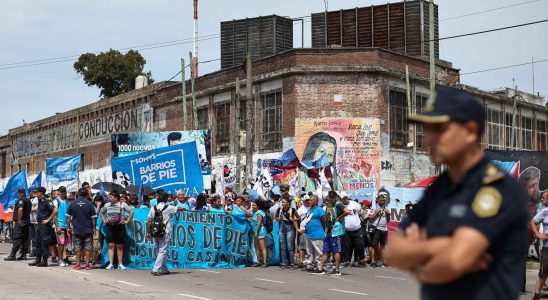 Ils appellent a la greve generale et descendent dans la