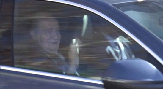 Juan Carlos Ier arrive a Madrid pour assister au 60e