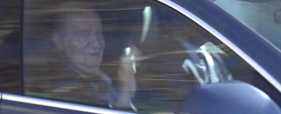 Juan Carlos Ier arrive a Madrid pour assister au 60e