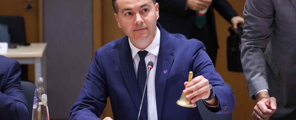 Le gouvernement nomme lancien ministre Hector Gomez ambassadeur dEspagne aupres