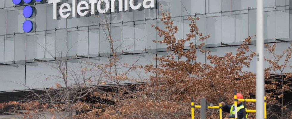 Le gouvernement ordonne a Sepi dacheter jusqua 10 de Telefonica