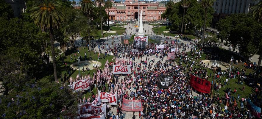 Les images des manifestations contre Javier Milei en Argentine