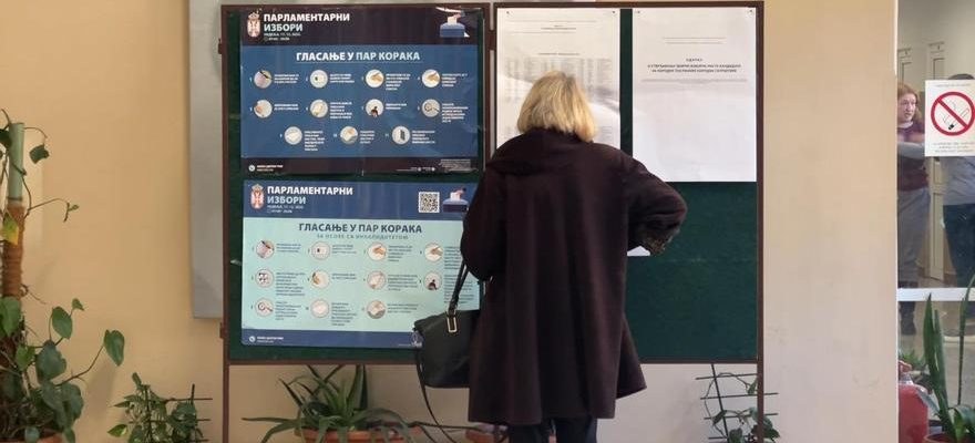 Lopposition denonce la fraude electorale en Serbie et la Russie