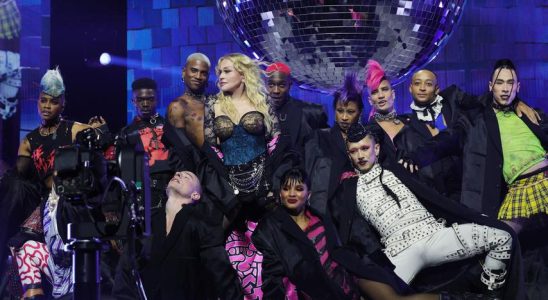 Madonna fait attendre longtemps les fans dAmsterdam avant le debut