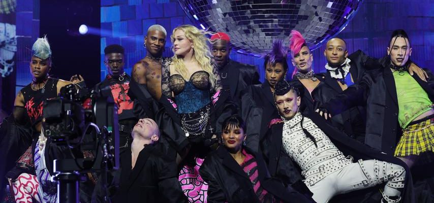 Madonna fait attendre longtemps les fans dAmsterdam avant le debut