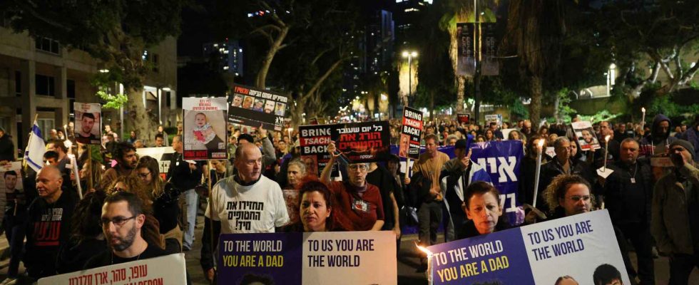 Manifestations a Tel Aviv apres que larmee israelienne a tue