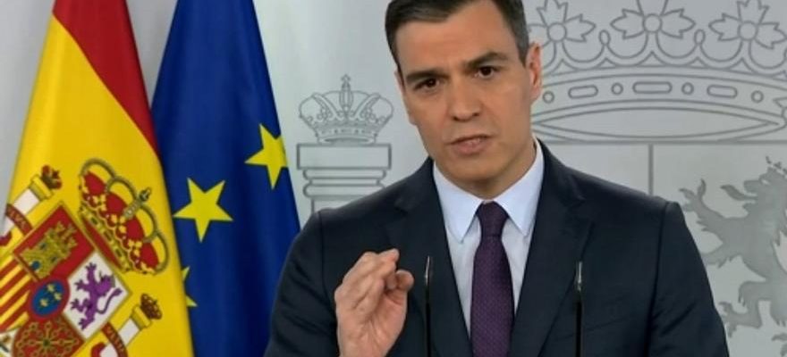 Pedro Sanchez semble expliquer le decret qui prolonge le bouclier