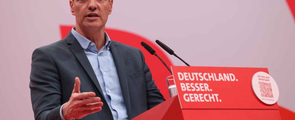 Sanchez crie a Berlin pour un socialisme europeen uni contre