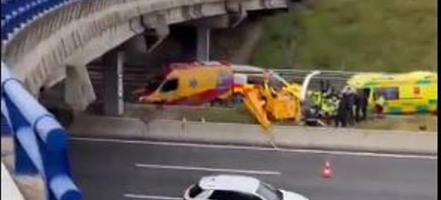 Un helicoptere tombe au milieu de la M 40 a Madrid