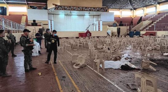 Une explosion lors dune messe catholique aux Philippines fait au