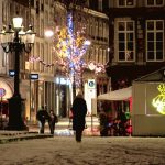 Une fine couche de neige blanchit les rues des Pays Bas
