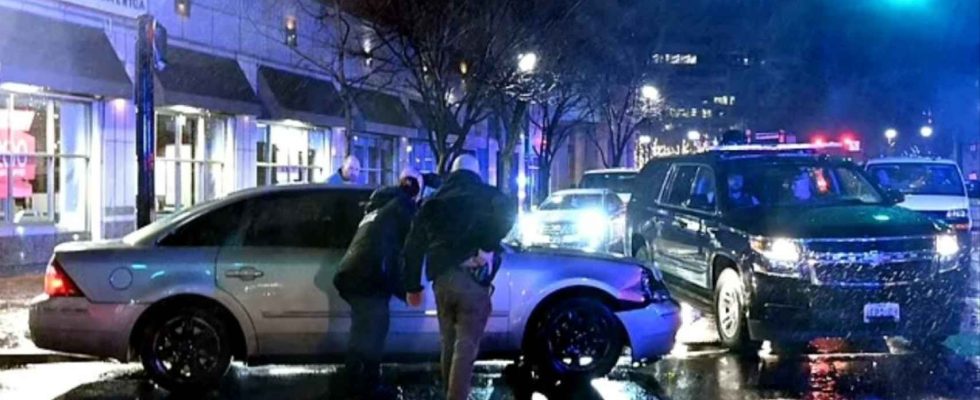 Une voiture percute le cortege de Joe Biden dans le